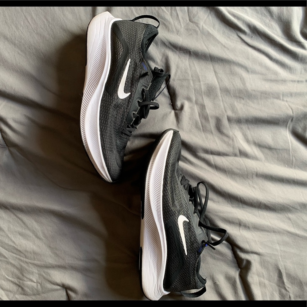 Nike Zoom Fly 4 Size 9.5